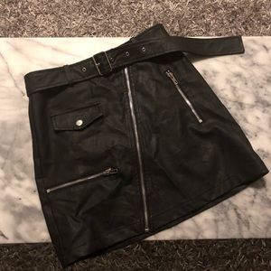 LF Black leather Mini Skirt with Zipper Details